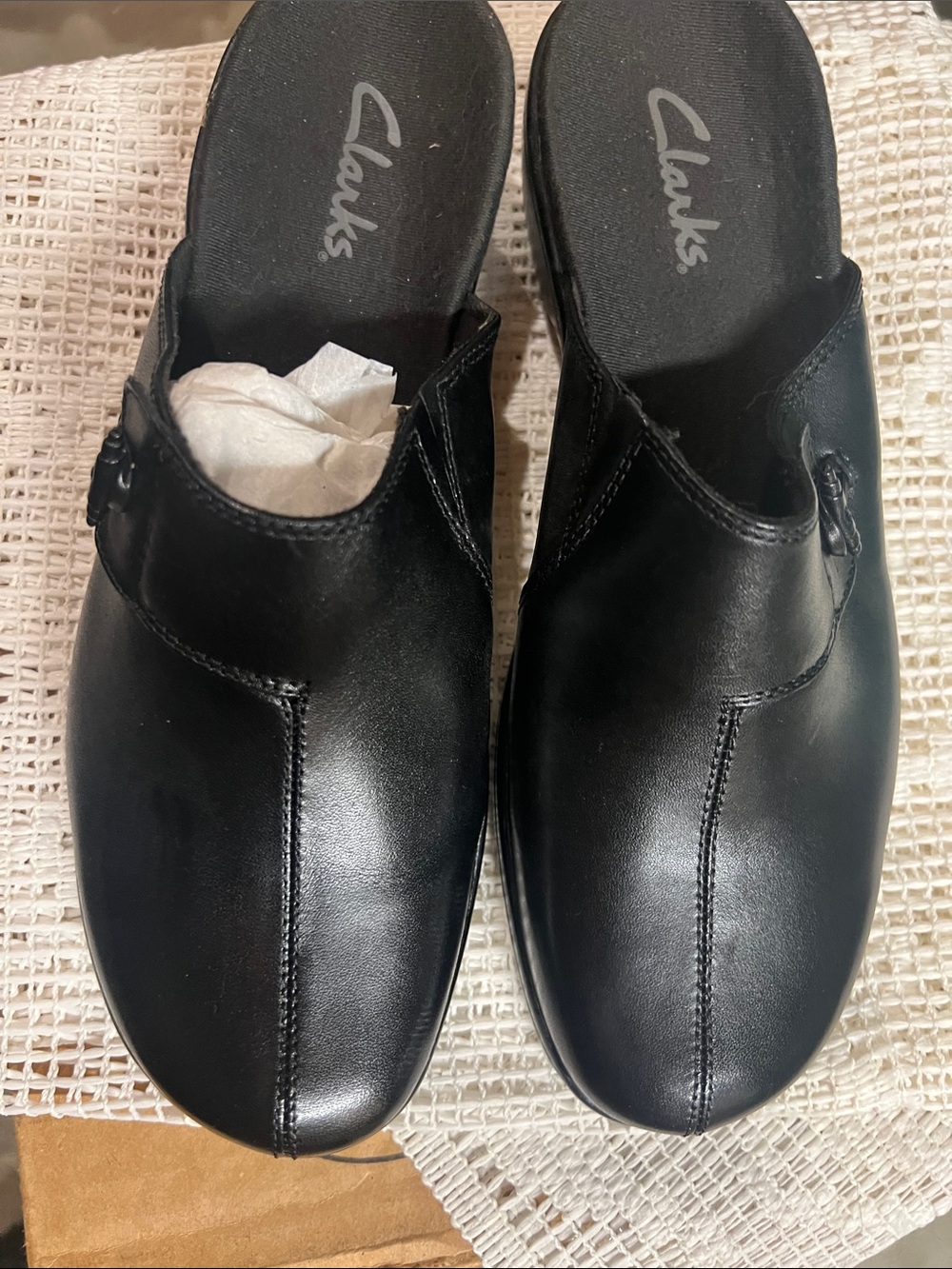 Clarks Women's Black Leather Slip-On  Flats